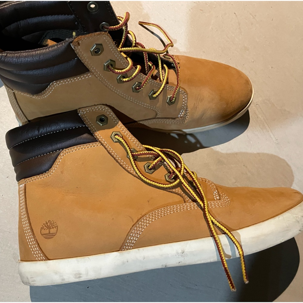 Timbaland tan boots good condition; comfortable! :-)